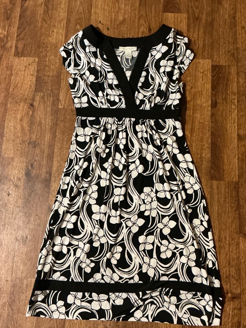 WHITE HOUSE BLACK MARKET | Black & White Floral Print Dress